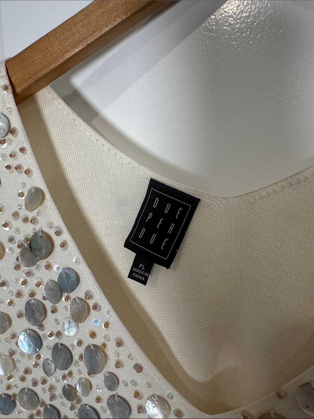 Dué Per Dué Silk and Mother of Pearl and Beaded Top - Picture 2 of 7